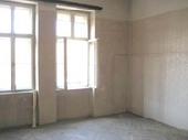 Hern�d utc�ban 33nm-es napf�nyes garzon elad�.